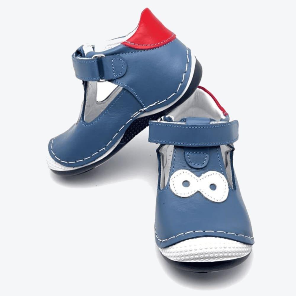 Small Foot Lauflernschuhe, Größe 22, Modell 'Big Eyes', in den Farben Blau und Rot, präsentiert auf dem Titelbild.