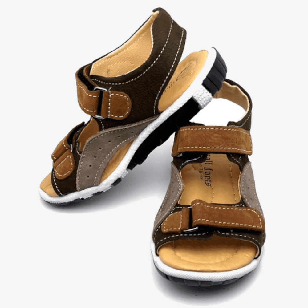 Small Foot Kindersandalen, Größe 28, Modell 'Flying Tropical10' in der Farbe Braun, präsentiert auf dem Titelbild.