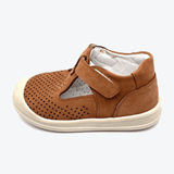 Small Foot Lauflernschuhe, Größe 23, Modell 'Fufu Foop Brown Model2' in der Farbe Braun, Ansicht von der linken Seite.