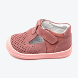 Small Foot Lauflernschuhe, Größe 20, Modell 'Fufu Foop Kity Model2' in der Farbe Pink, Ansicht von der linken Seite.